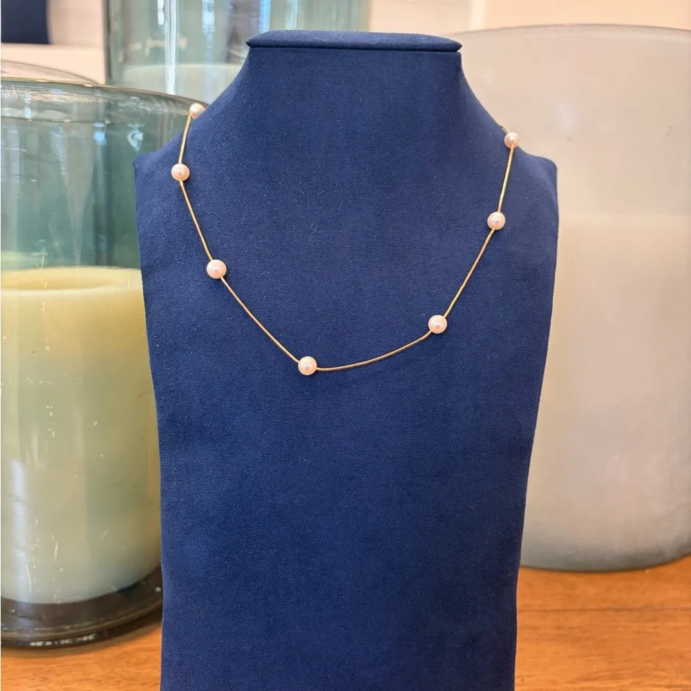 Elegant Gold and Pearl Necklace - Picture 1 of 1